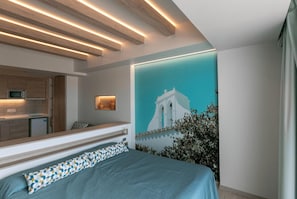 Caja fuerte, cortinas opacas, tabla de planchar con plancha