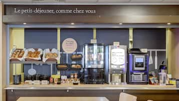 Petit-déjeuner buffet servi tous les jours en supplément