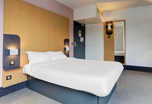 Habitación doble, con acceso para personas discapacitadas | Ropa de cama de alta calidad, escritorio, insonorización y wifi gratis 