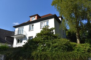 Fachada de la propiedad