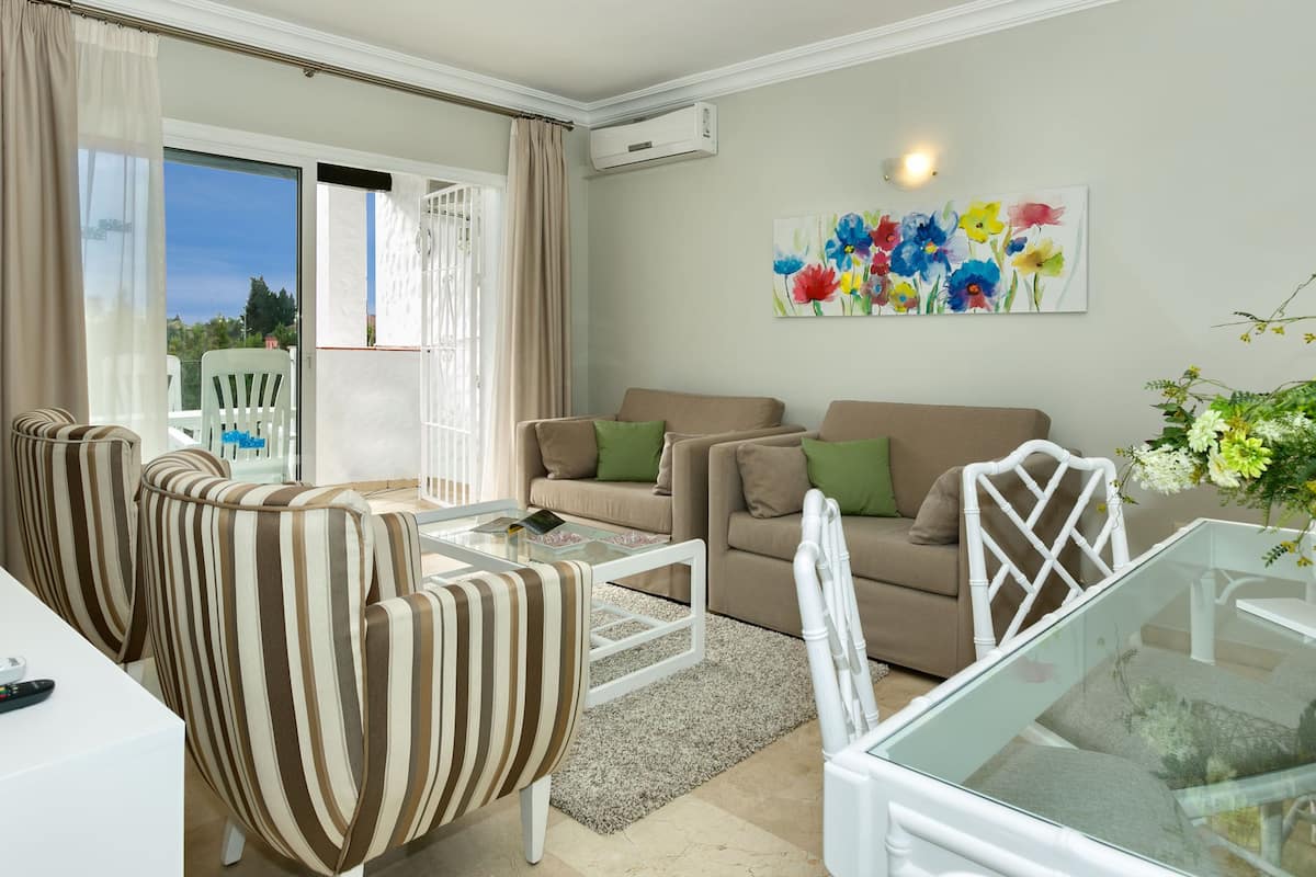 2 bedrooms, in-room safe, blackout curtains, iron/ironing board