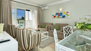 In-room safe, blackout curtains, iron/ironing board, free WiFi - Apartamentos Ona Club Bena Vista (Estepona)