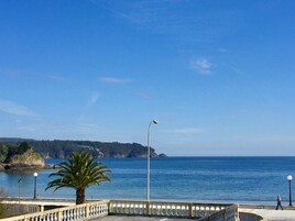 Στην παραλία