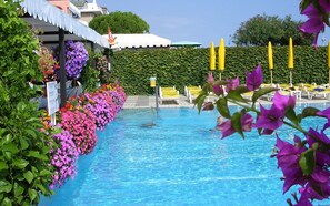 Outdoor pool - Hotel Sirenetta (Jesolo)