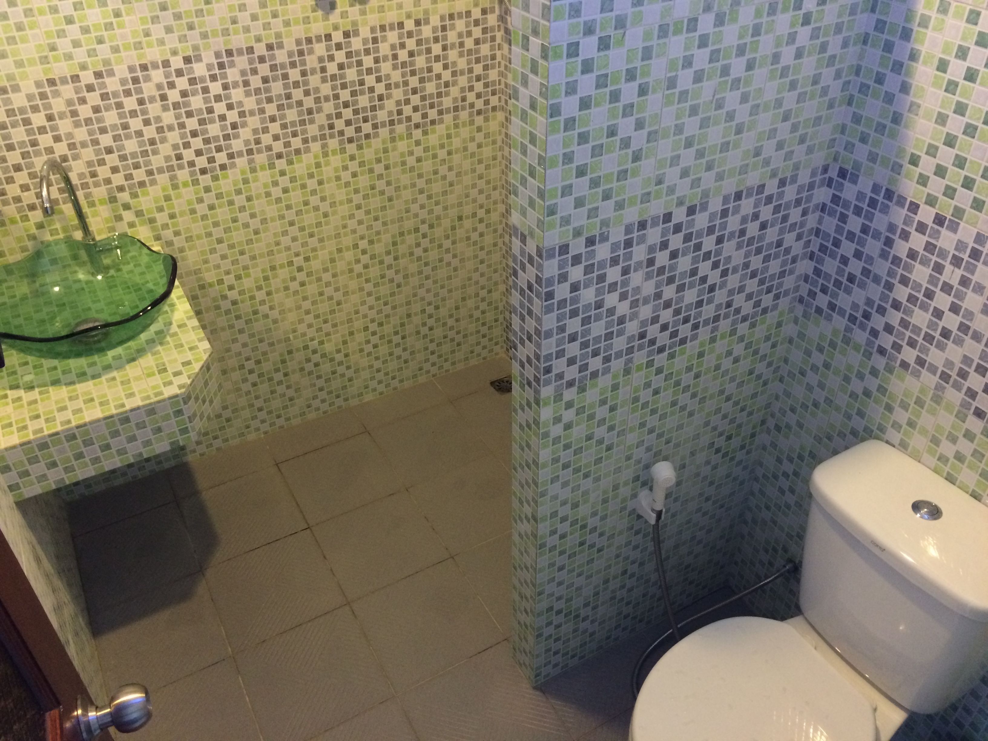 standard double room, 1 queen bed | bathroom | shower, free toiletries, hair dryer, bidet