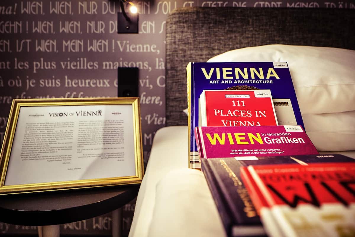 Privilege, Camera, 1 letto queen | Biancheria da letto di alta qualità, minibar, una cassaforte in camera