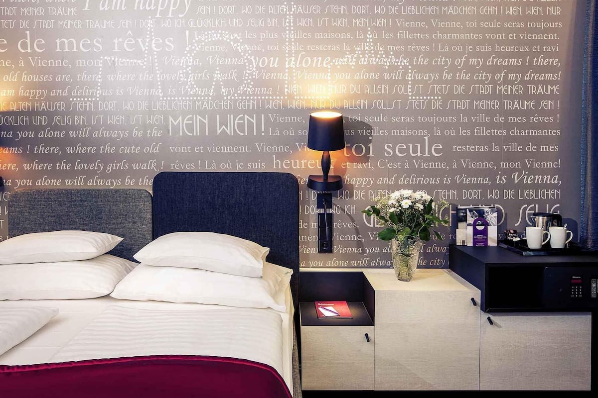 Standard Room, 1 Double Bed | Minibar, in-room safe, desk, iron/ironing board