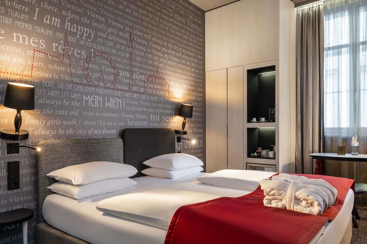 Privilege, Quarto, 1 cama Queen | Frigobar, cofres nos quartos, escrivaninha