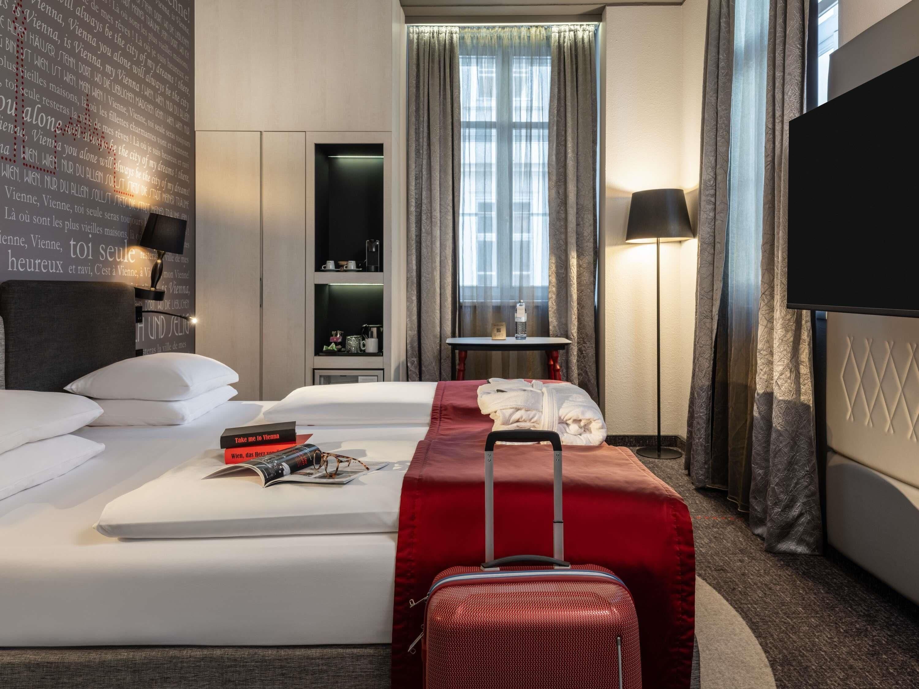 Privilege, Kamer, 1 queensize bed | Een minibar, een kluis op de kamer, een bureau