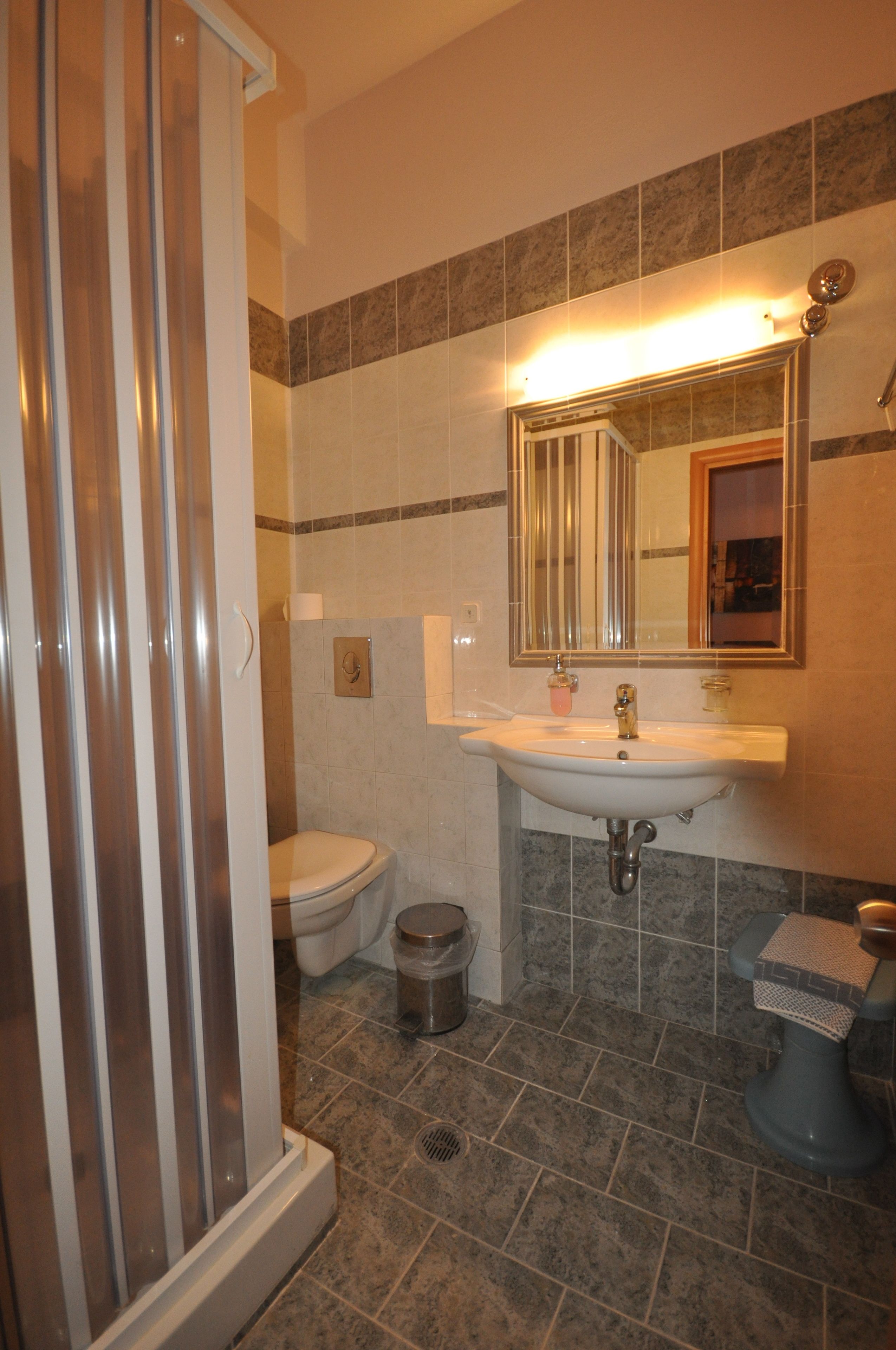 free toiletries, towels