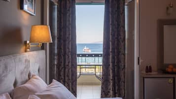 Superior Double or Twin Room, 1 Bedroom, Non Smoking | 1 bedroom, minibar, in-room safe, desk