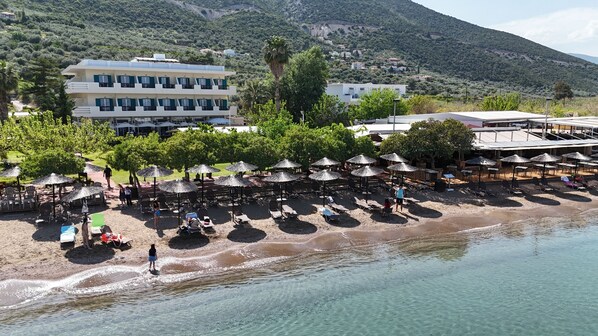 Vista frontal de la propiedad