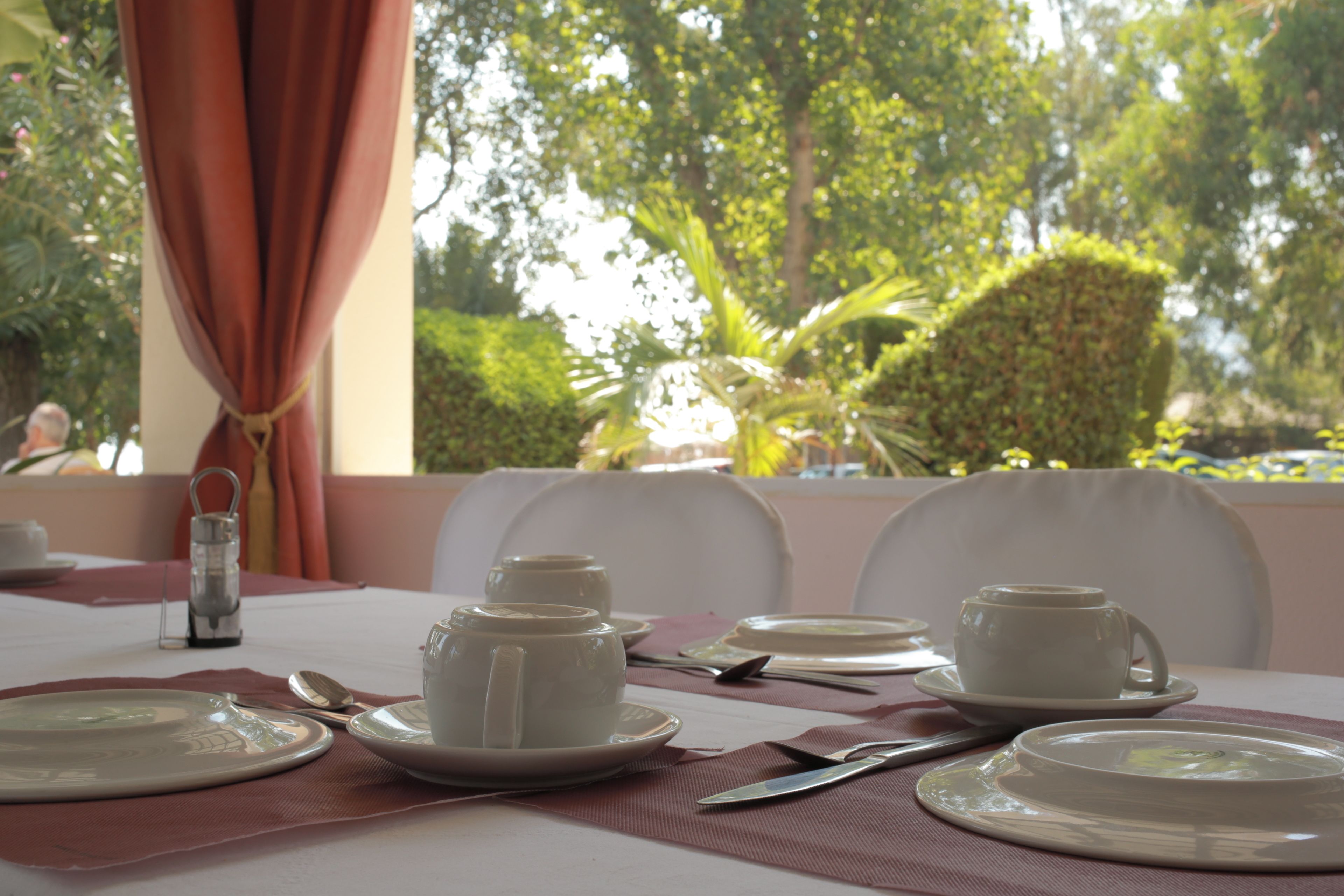 free buffet breakfast