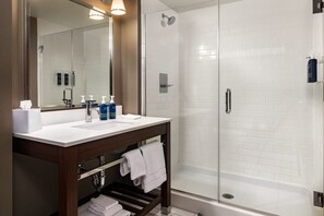 Kostenlose Toilettenartikel, Haartrockner, Handtücher, Seife