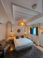 Kamar Double atau Twin Deluks, lemari es, area halaman | Brankas dan tempat tidur bayi (biaya tambahan)