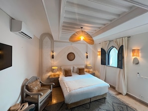 Habitación Deluxe con 1 cama matrimonial o 2 individuales, refrigerador, en el área del patio | Caja de seguridad en la habitación, cunas, camas extra y wifi gratis