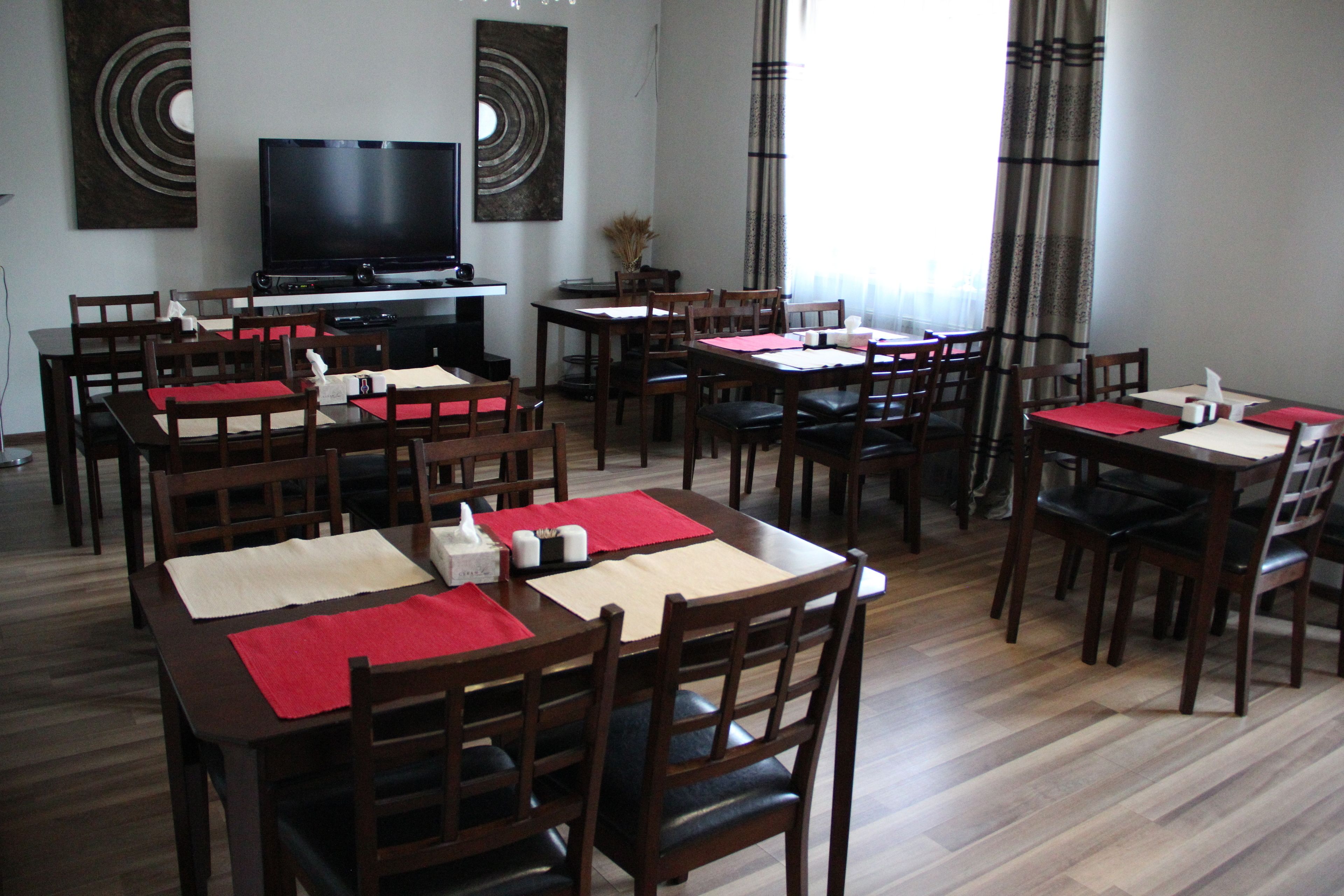 Café da manhã com buffet grátis todos os dias