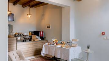 Sudah termasuk sarapan prasmanan setiap hari