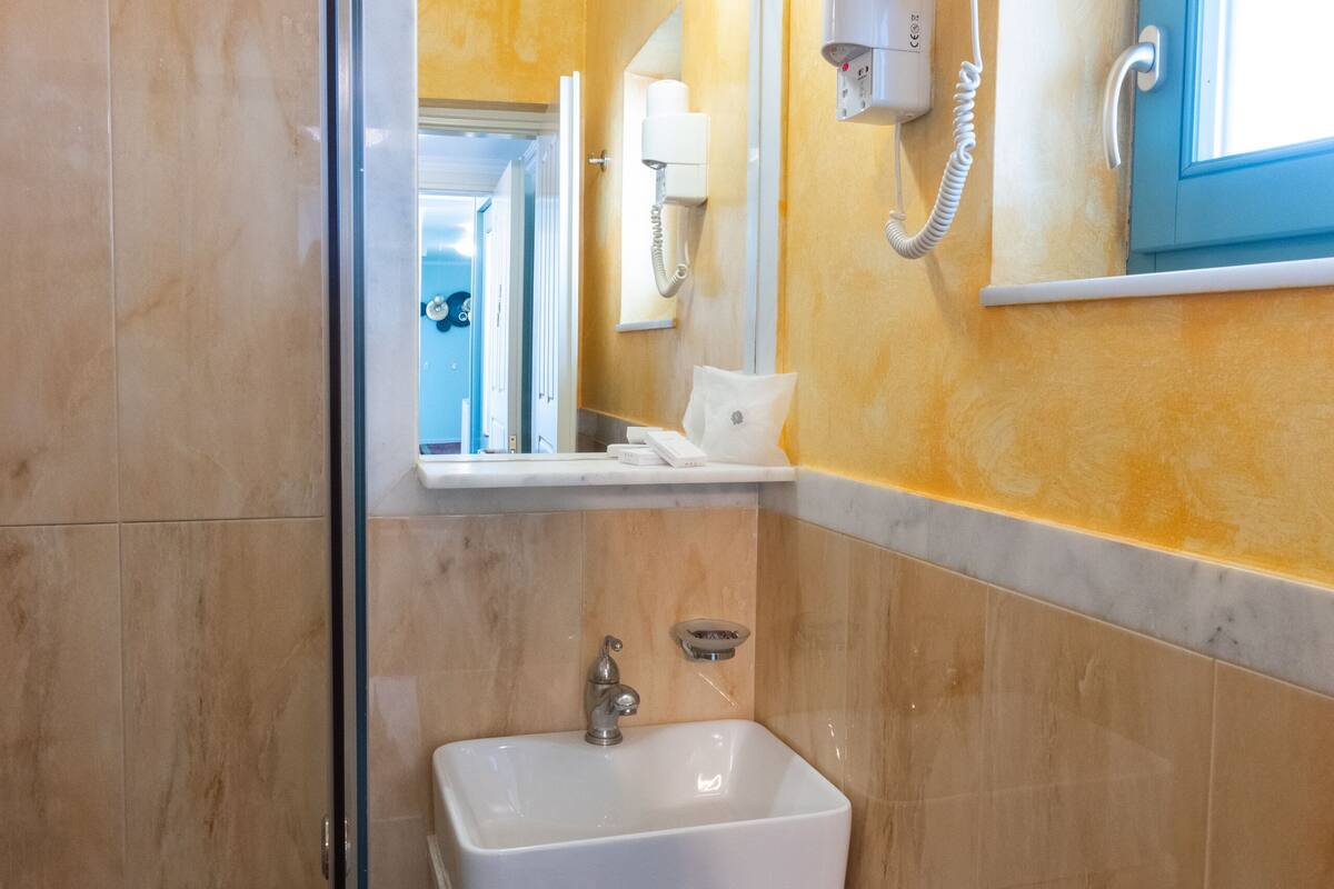 double room, balcony | bathroom | shower, hair dryer, bathrobes, slippers