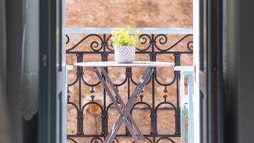 Double Room, Balcony | Minibar, individually decorated, individually furnished, desk