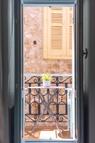 Double Room, Balcony | Minibar, individually decorated, individually furnished, desk