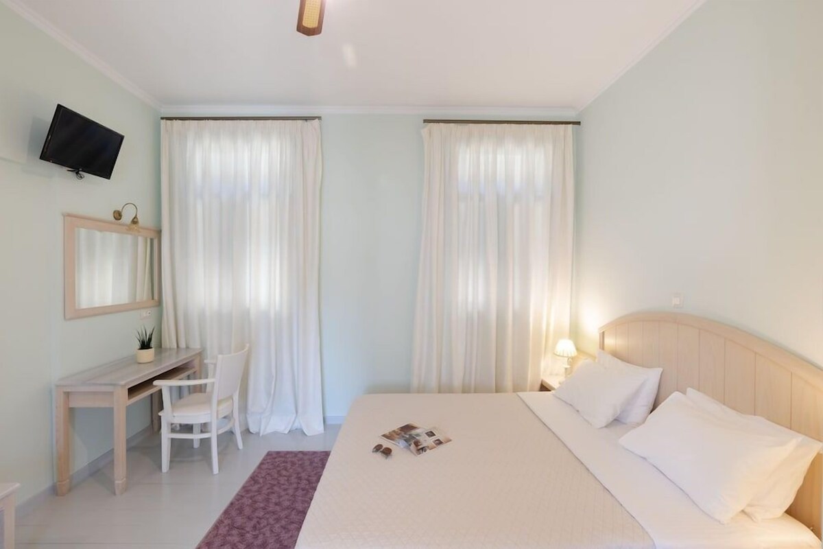 Premium bedding, minibar, desk, laptop workspace