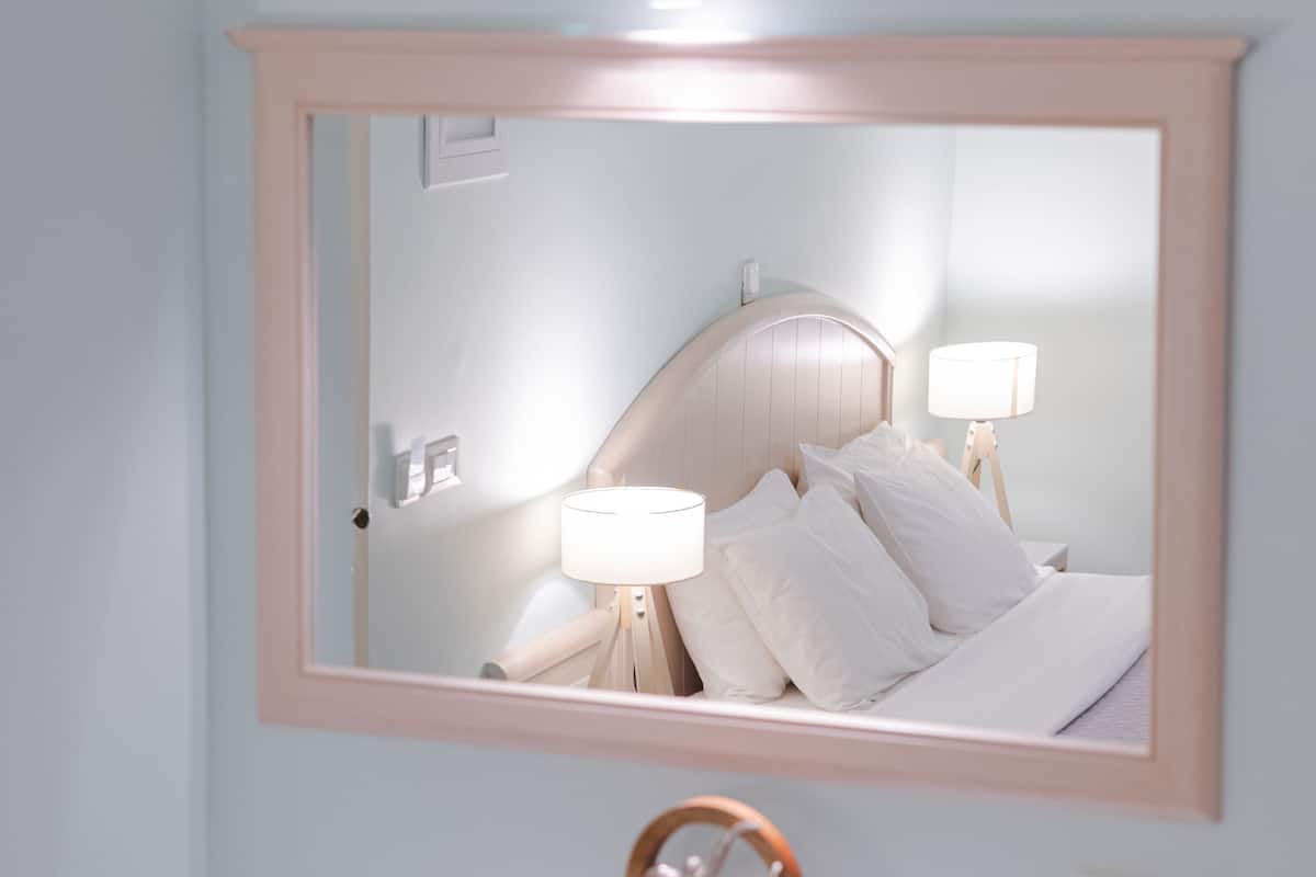 family room | 1 bedroom, minibar, individually decorated, individually furnished