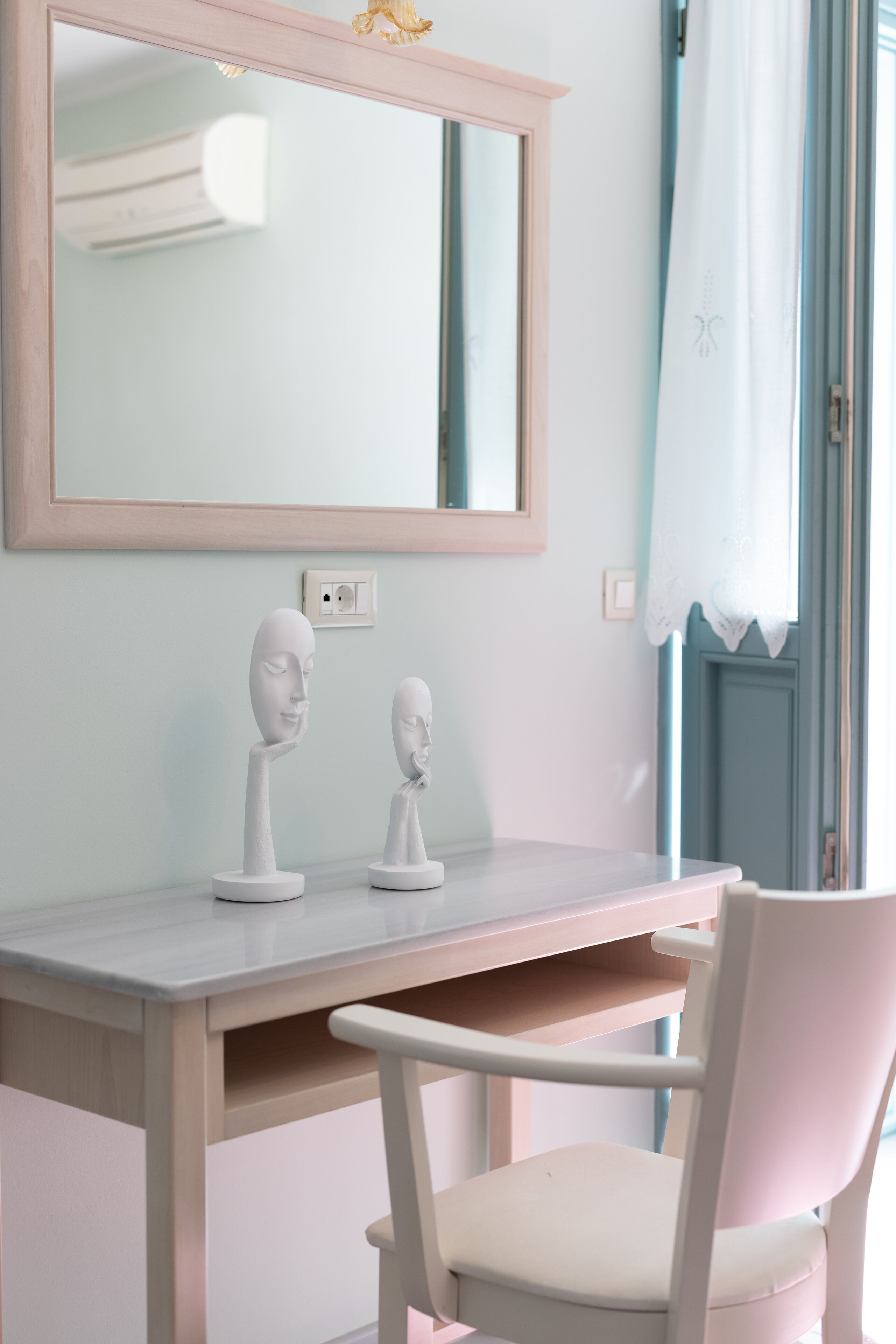 suite, 1 bedroom, balcony | 1 bedroom, minibar, individually decorated, individually furnished