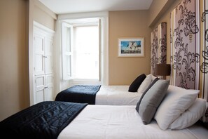Premium bedding, memory foam beds, individually decorated - 7 Cross Street (Galway)