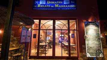 Snack bar
