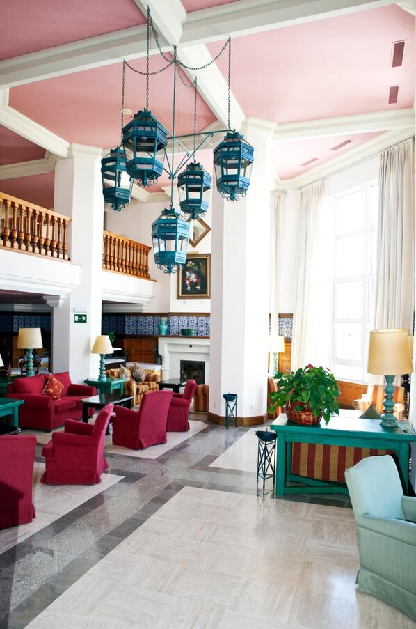 Flat-screen TV - Aparthotel Trevenque (Monachil)