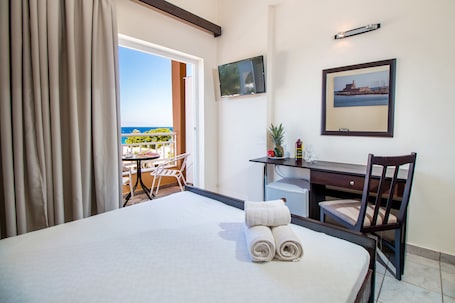 In-room safe, blackout curtains, soundproofing, free WiFi. Filmar Hotel