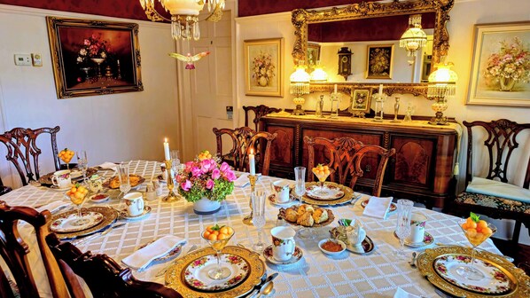 Free daily full breakfast 