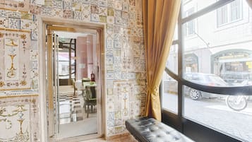 Se sirven desayunos, comidas, cenas y cocina portuguesa