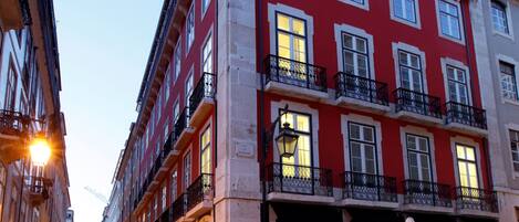 Vista frontal de la propiedad