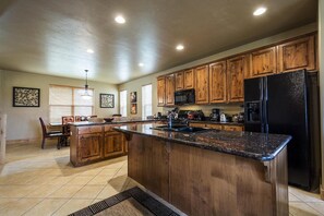 Full-size fridge, microwave, oven, dishwasher