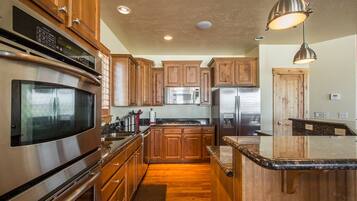 Luxury House | Private kitchen | Full-size fridge, microwave, oven, dishwasher