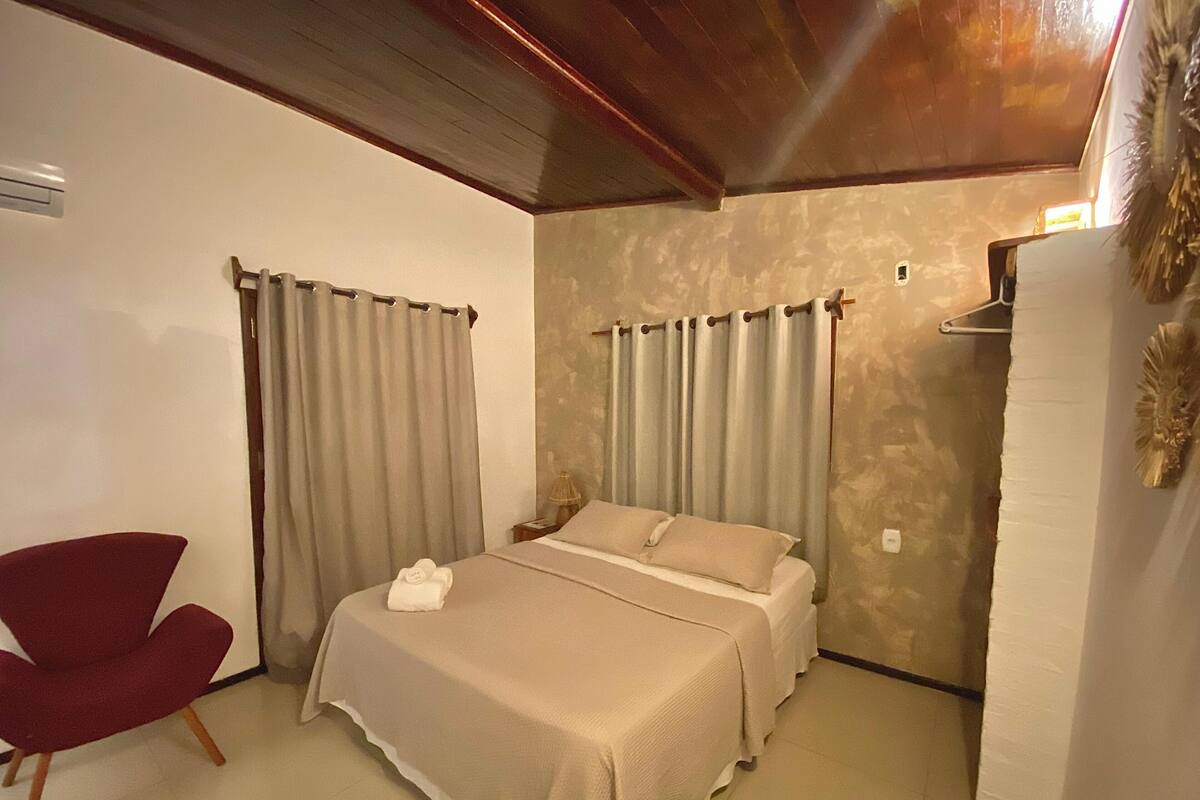 Standard Room, 1 Queen Bed, Non Smoking | Premium bedding, minibar, free WiFi, bed sheets