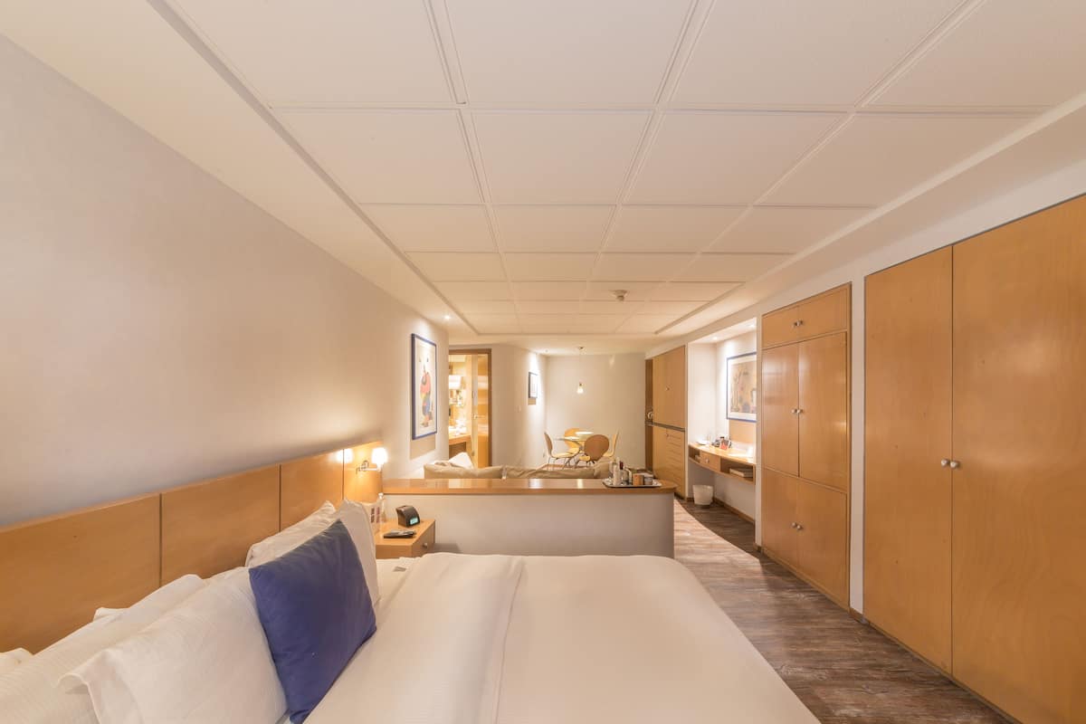 Suite (Master) | 2 bedrooms, in-room safe, desk, laptop workspace