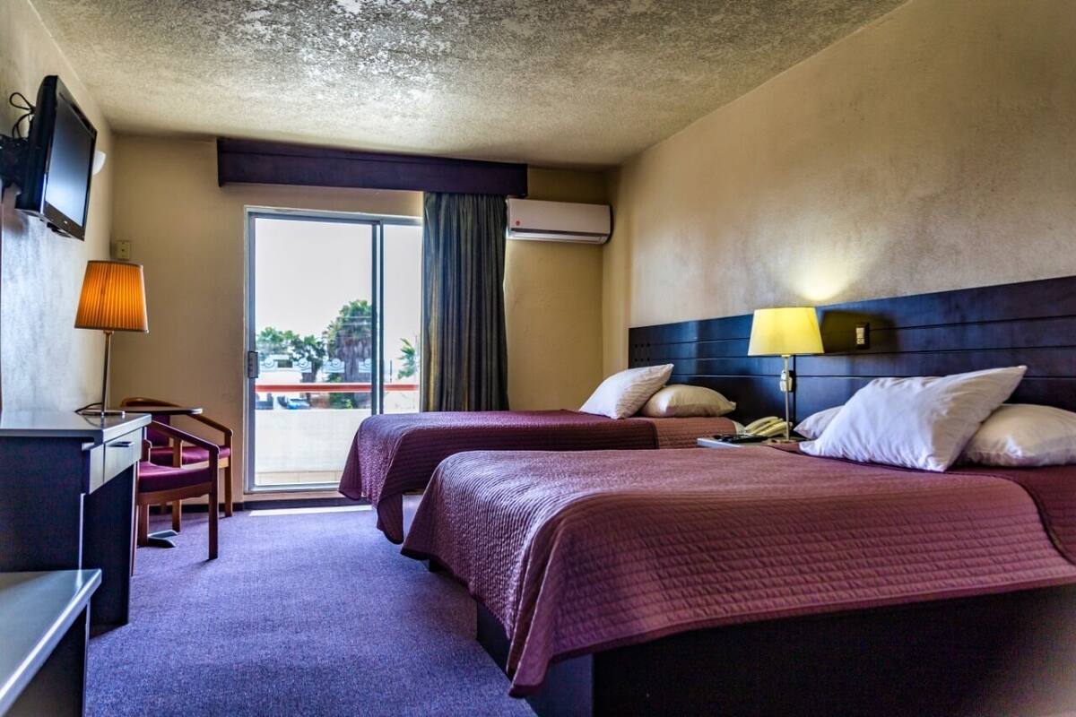 Basic Double Room | In-room safe, iron/ironing board, WiFi (free)