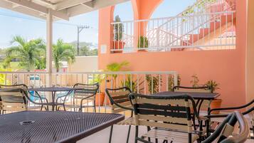 Hồ bơi ngoài trời, mở cửa từ 9:00 đến 20:00, dù/ô trên bãi biển/hồ bơi