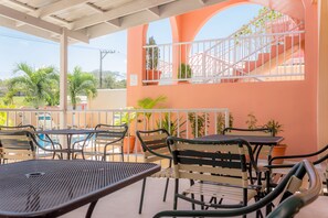 Outdoor pool, open 9 AM to 8 PM, pool umbrellas, pool loungers - Rolson Hotel (San Ignacio)