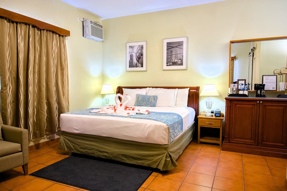 Deluxe kamer, 1 kingsize bed, uitzicht op bergen | Luxe beddengoed, pillowtop-bedden, een kluis op de kamer