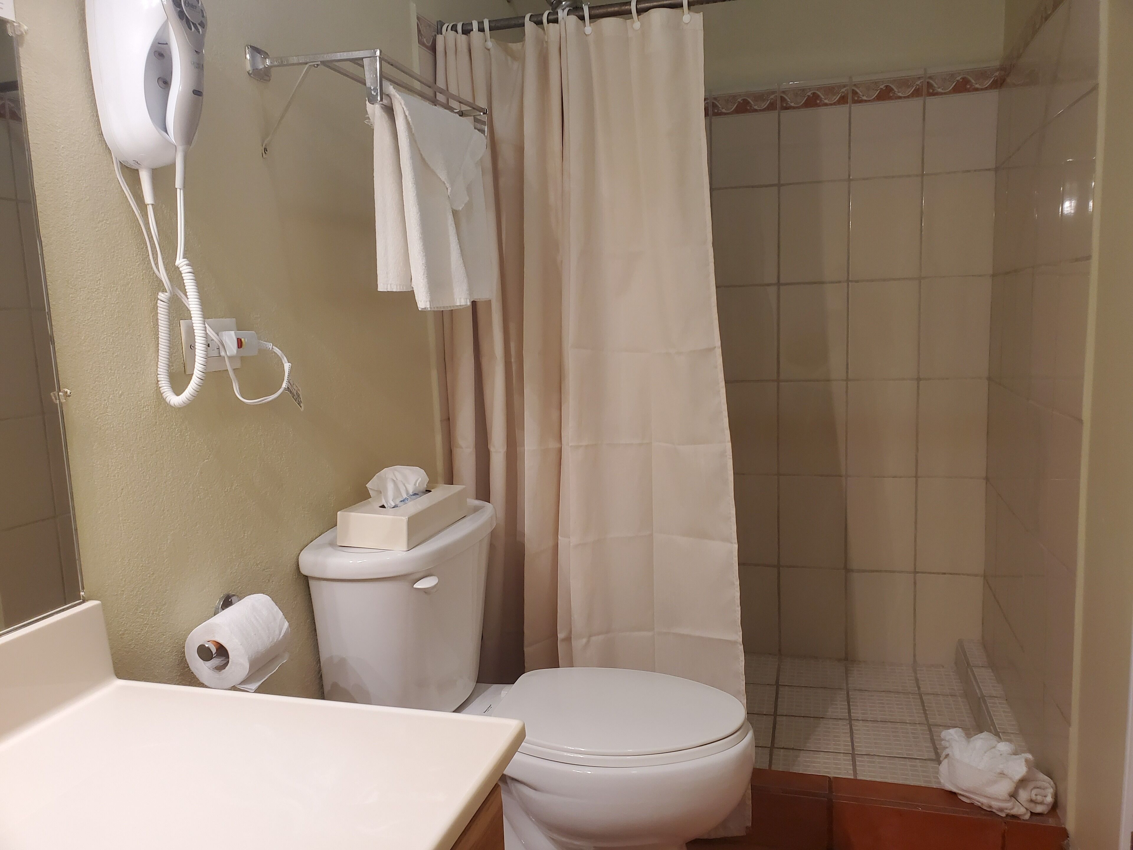 deluxe room, 1 king bed, mountain view | bathroom | shower, rainfall showerhead, free toiletries, hair dryer