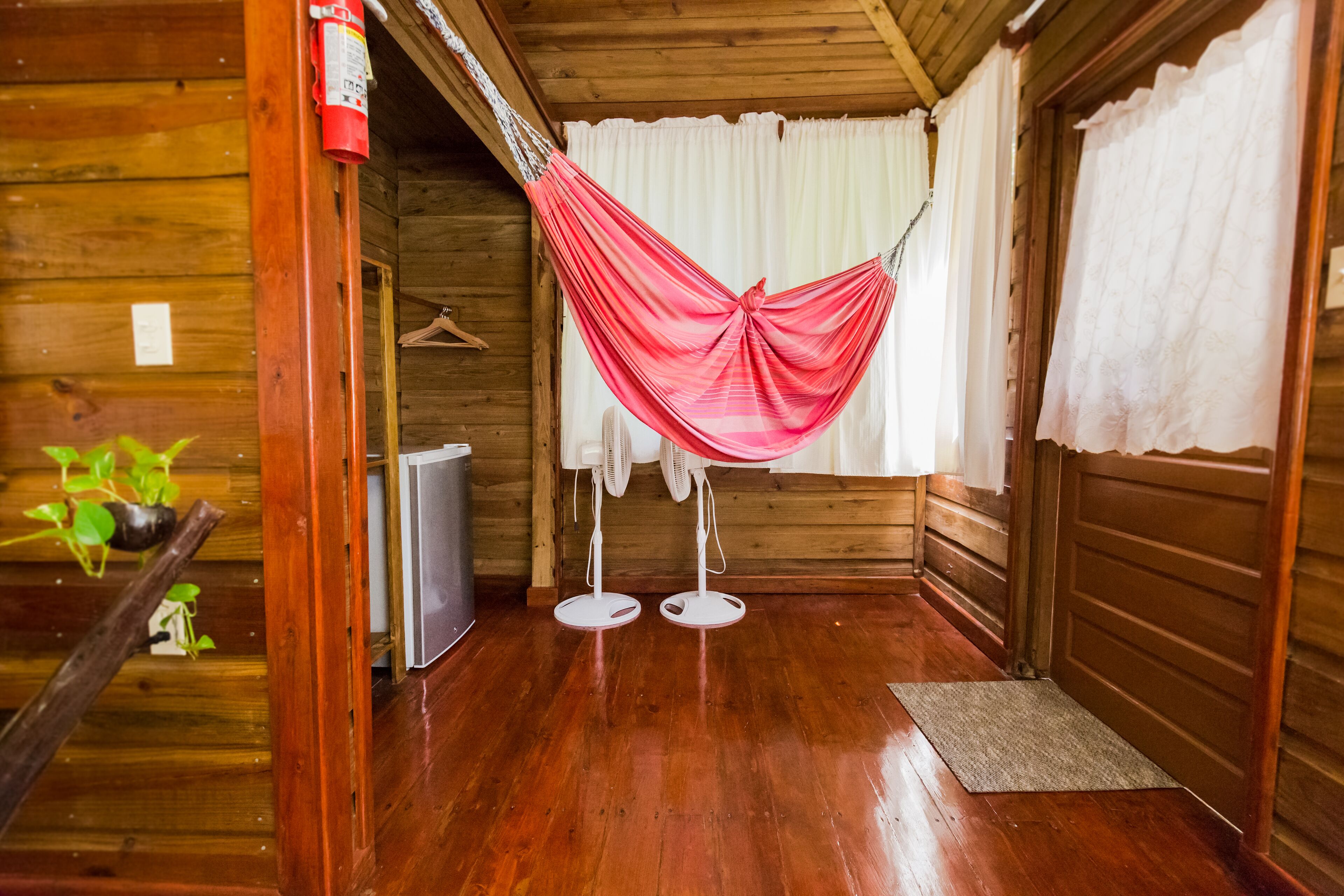 deluxe cabin | living area | books