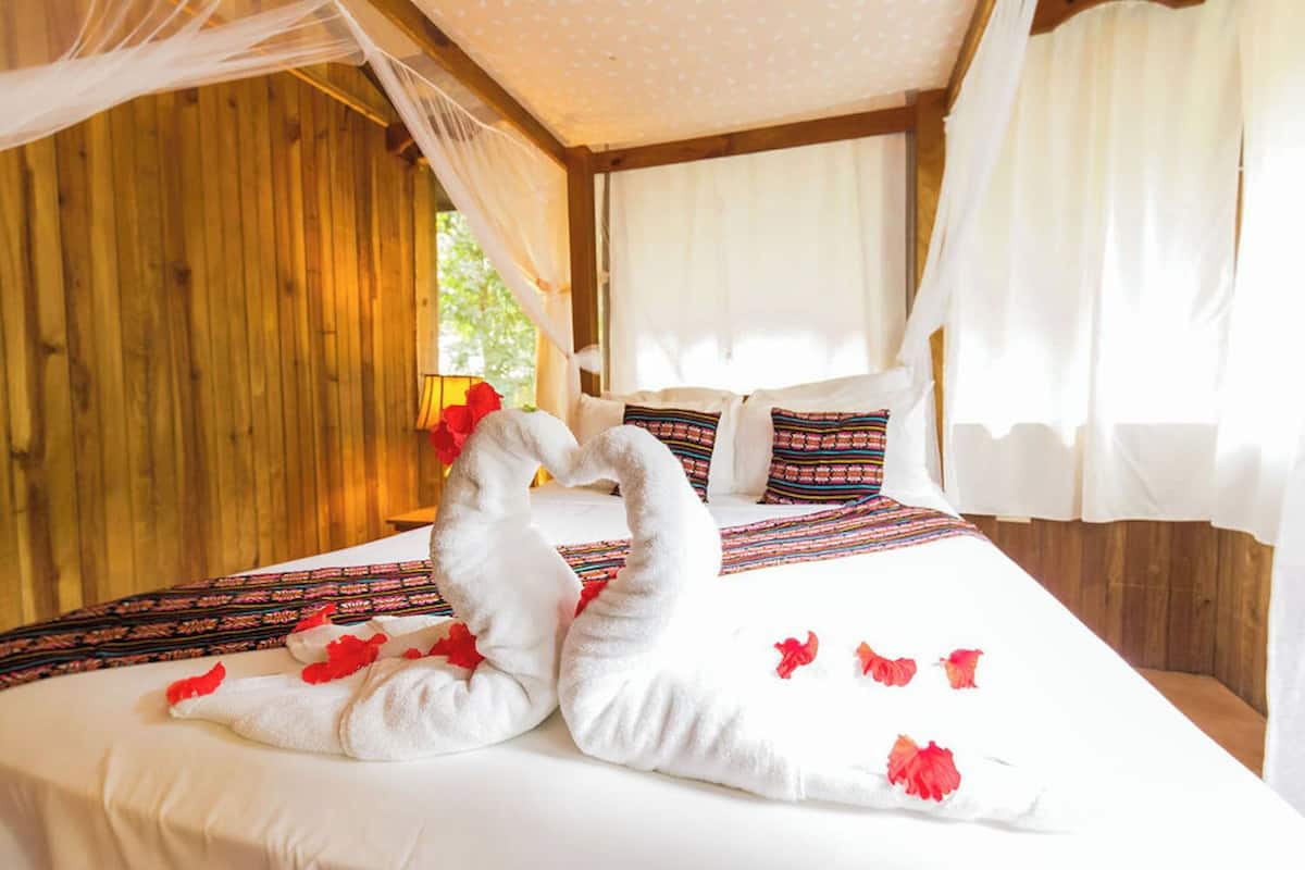 Cabana exclusivo, 2 quartos, vista para o jardim, no jardim | 1 quarto, roupas de cama premium, edredons de pluma, cofres nos quartos