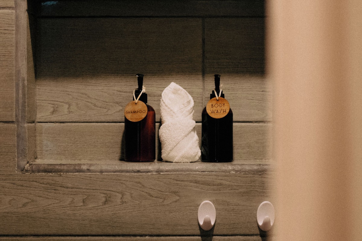 superior room, air conditioning | bathroom shower