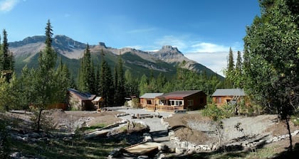 HI-Rampart Creek Hostel