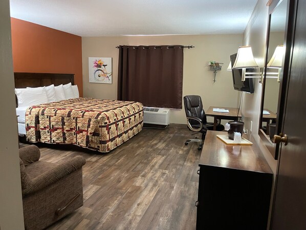 Standard Room, 1 King Bed | Premium bedding, in-room safe, soundproofing, free WiFi