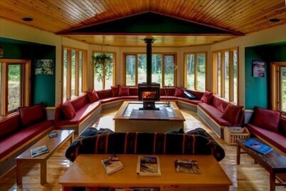 HI-Castle Mountain Hostel